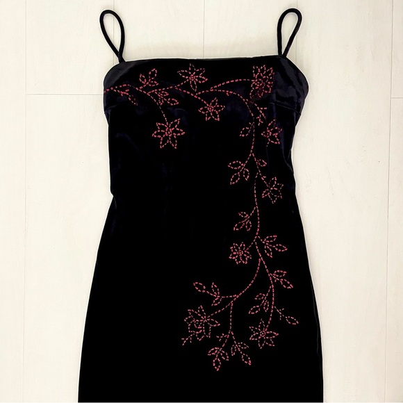 Black Velvet Evening Cocktail Dress Red Accents Spaghetti Straps Slit Women’s 12 - Picture 3 of 17